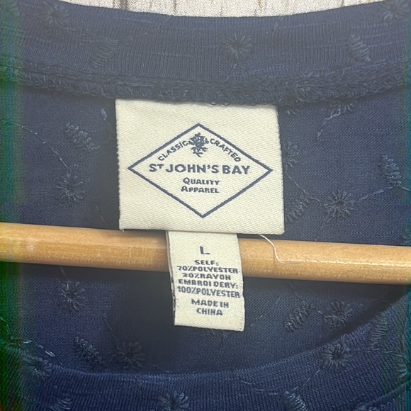 NWT St. John’s Bay Navy Embroidered Floral Eyelet Short-sleeve Knot Top - Picture 4 of 11